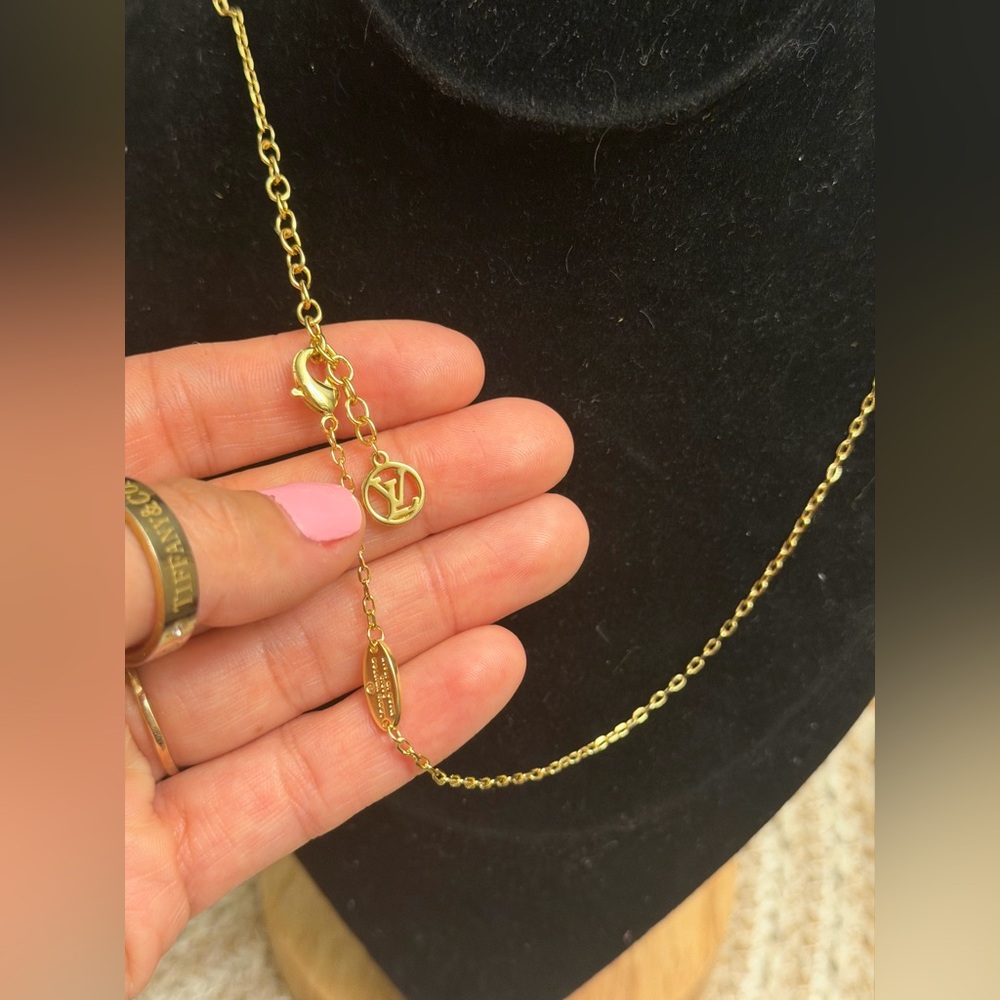 LV charm Necklace - Picture 6 of 7